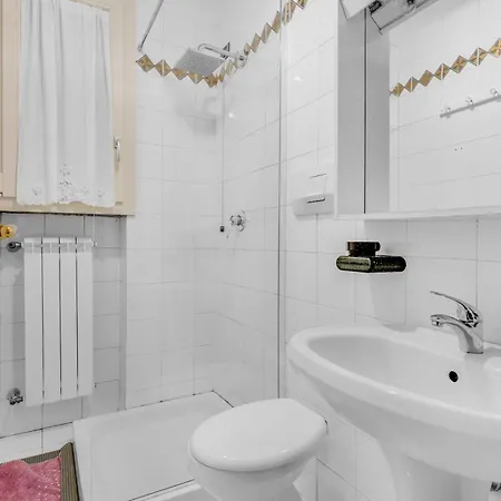 Ampia Dimora A Con Parcheggio E Giardino Apartment Salo