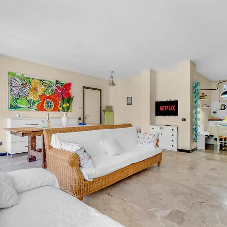 Apartment Ampia Dimora A Con Parcheggio E Giardino