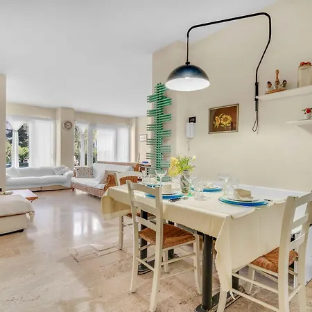 Ampia Dimora A Con Parcheggio E Giardino Apartment *